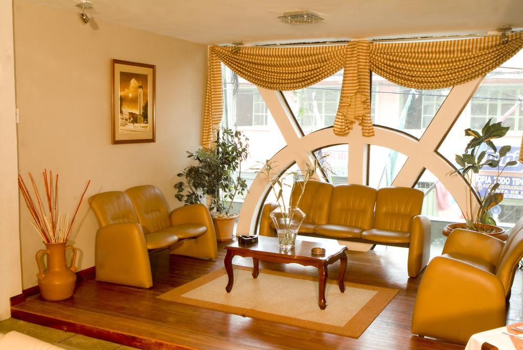 Hotel Podocarpus Лоха Екстер'єр фото